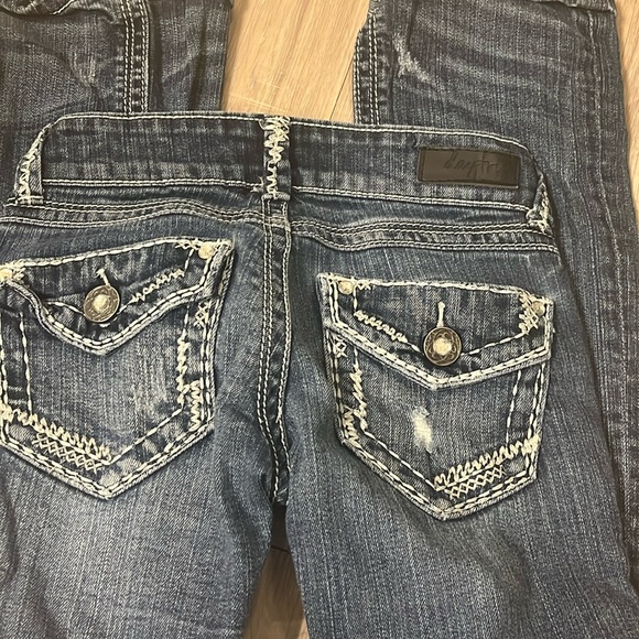 Daytrip Leo Jeans - Picture 1 of 5